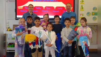 Schulstart für die Kinder der 1. Klasse der St. Felix Schule Neustadt mit Klassenleiterin Ruth Greiner und Schulleiter Rainer Hetz  (Bild: Andrea Kostka)