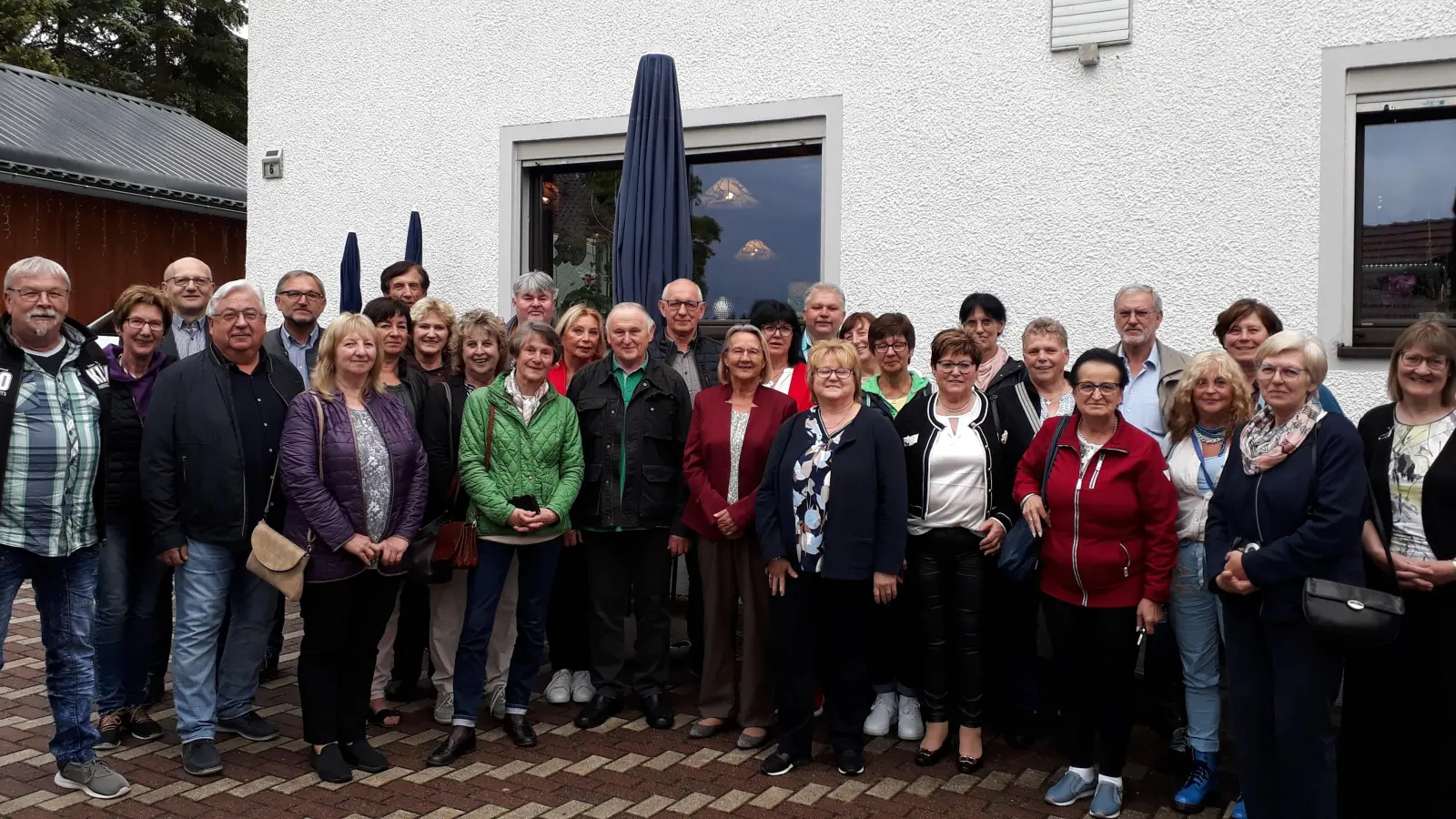 Der Schülerjahrgang 1958/1959 tauschte bei einem Klassentreffen Erinnerungen aus. (Bild: Roswitha Schraml/exb)