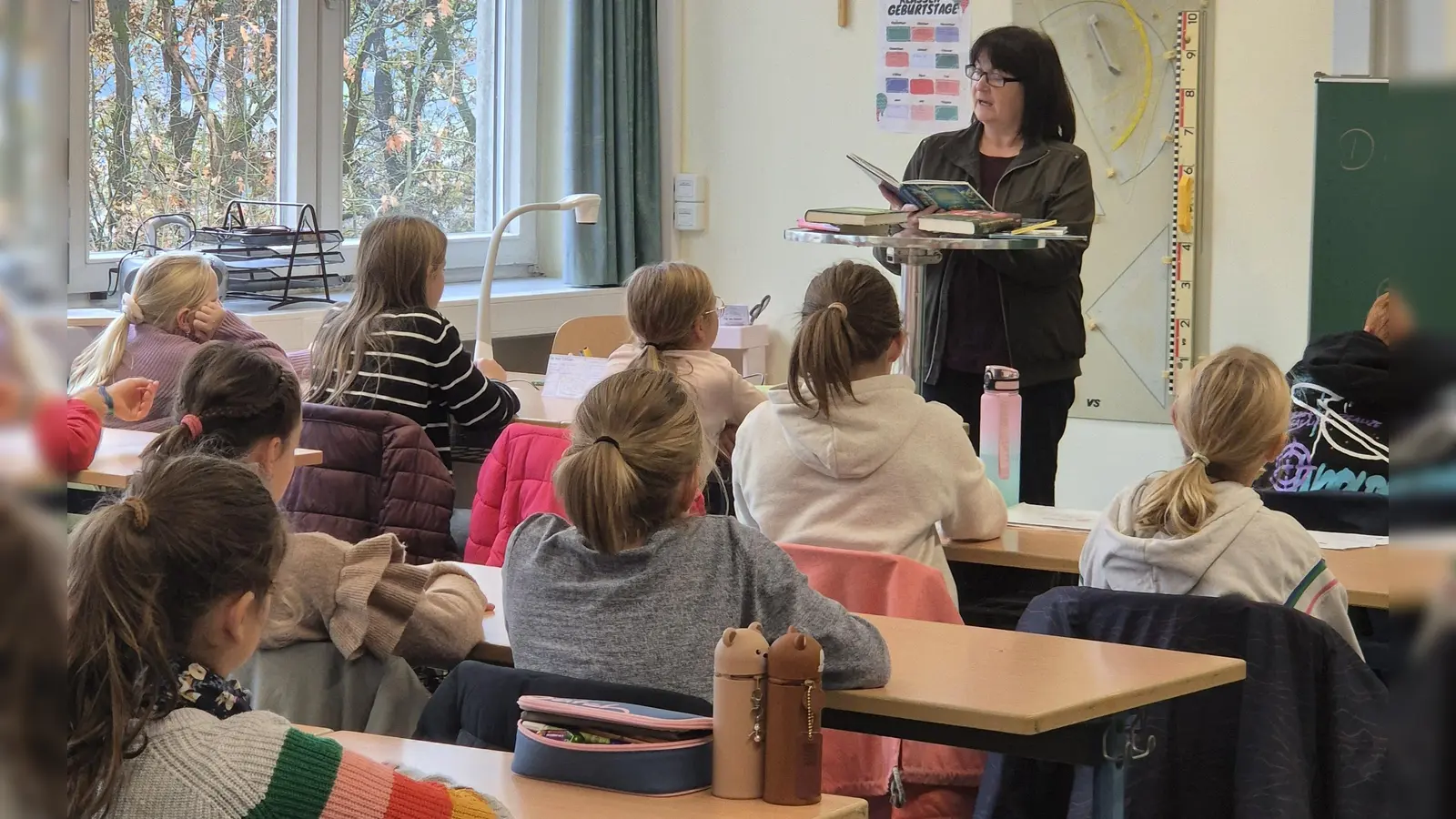 Schüler einer 5. Klasse als interessierte Zuhörer (Bild: Katrin Held)