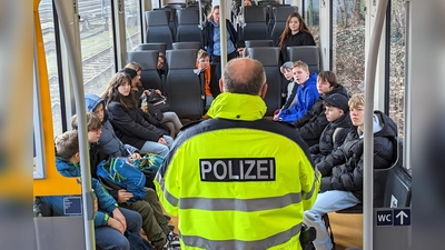 PHK Josef Prill bei der Prävention (Bild: Bundespolizei/exb)