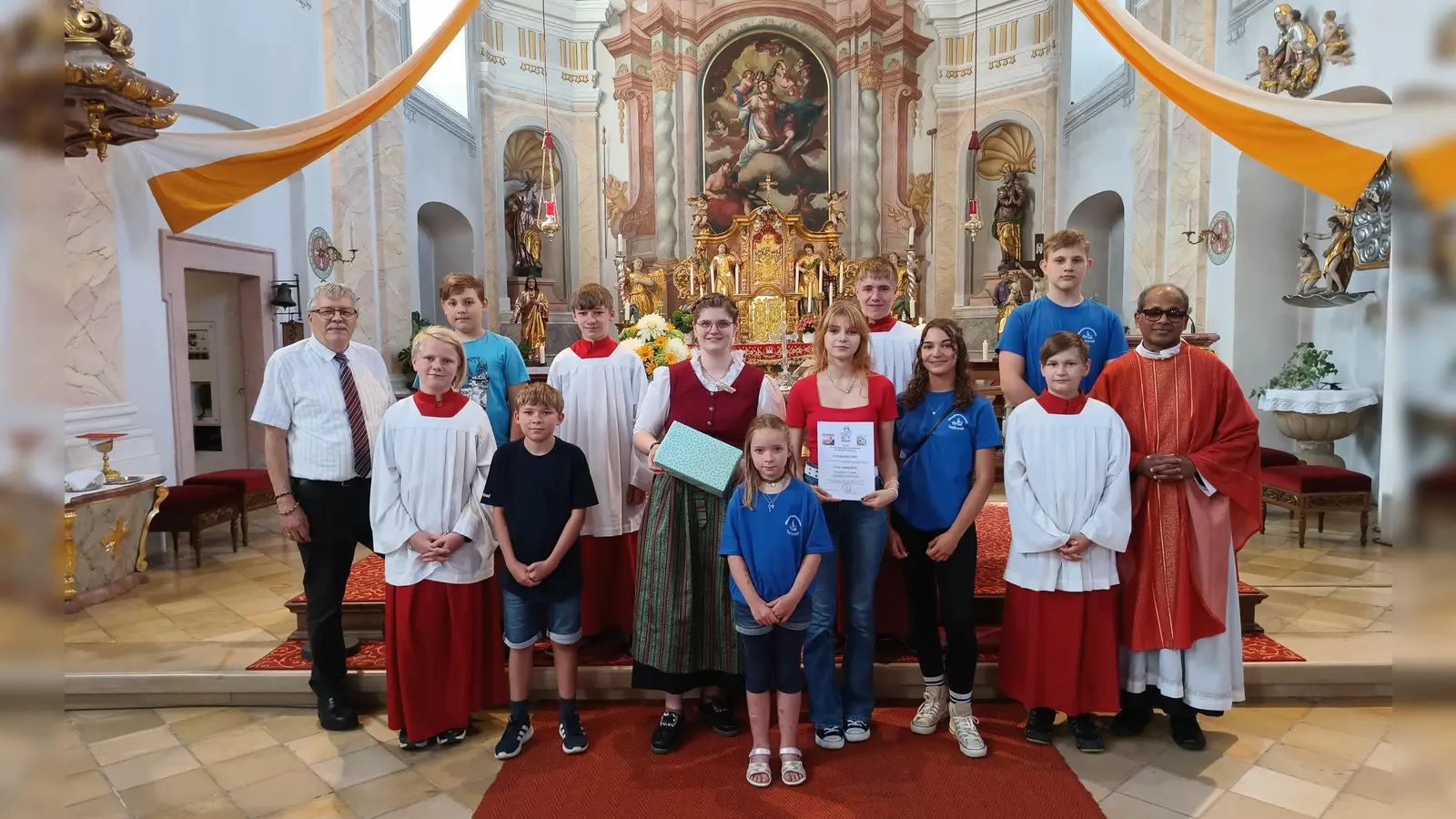 Ministrantenabschied und Neuaufnahme in der Pfarrei St. Laurentius in Bad Neualbenreuth. (Bild: Wolfgang Plonner)