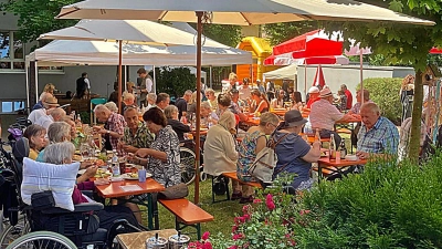 Ein Blick auf die tolle Gemeinschaft beim Nachmittagskaffee im Garten.  (Bild: Manoel Schmidt)
