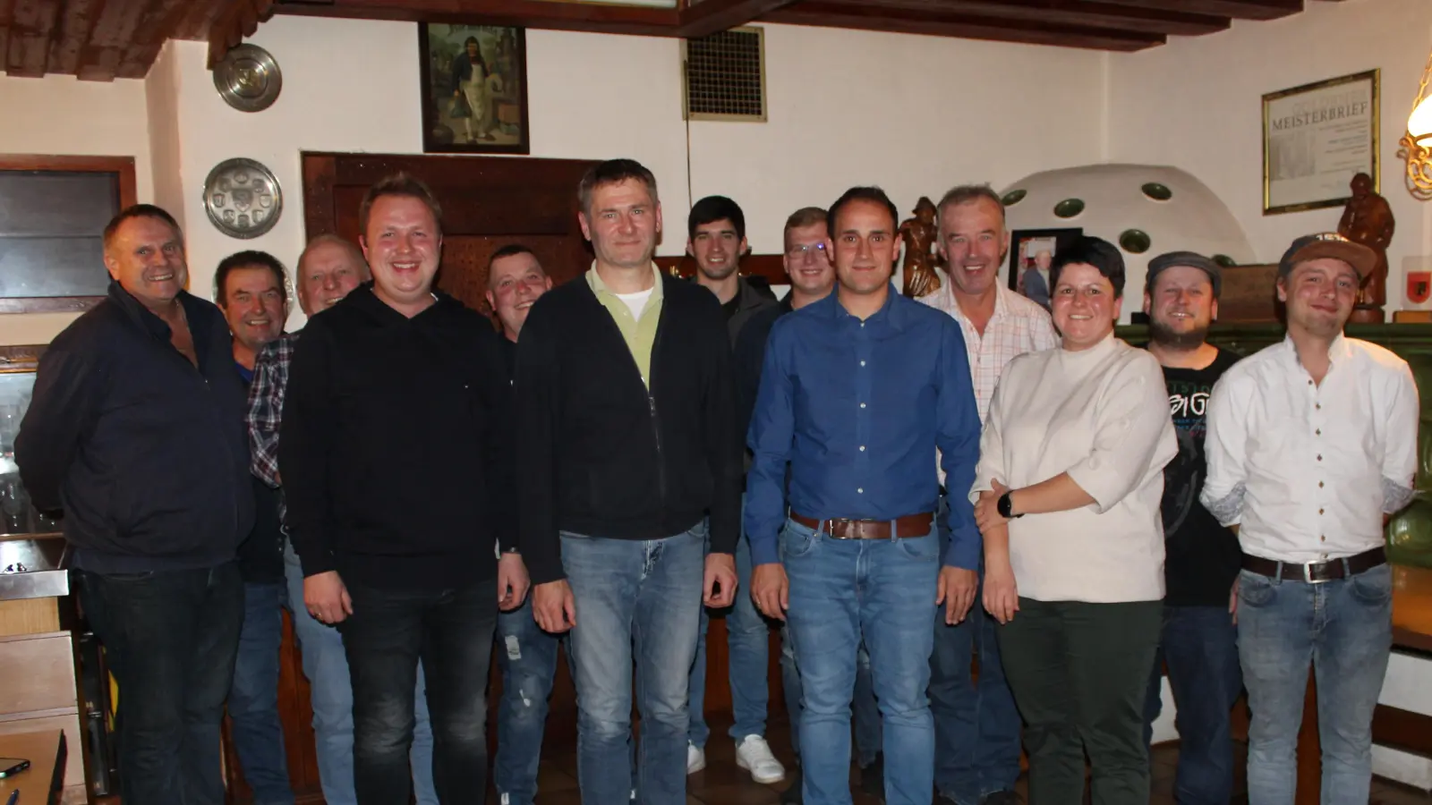 Die neu gewählte Vorstandschaft der FWG Thanstein<br>von links: Wolfgang Niebauer, Wolfgang Schmidt, Franz Mühlbauer, Mathias Scherr (Kassier), Tobias Müller, Christian Obermeier (2. Vorstand), Florian Bucher, Rene Müller, Matthias Niebauer (1. Vorstand), Michael Klonner, Christina Mühlbauer (Schriftführerin), Thomas Mühlbauer, Timo Kranz. (Bild: Magdalena  Niebauer)