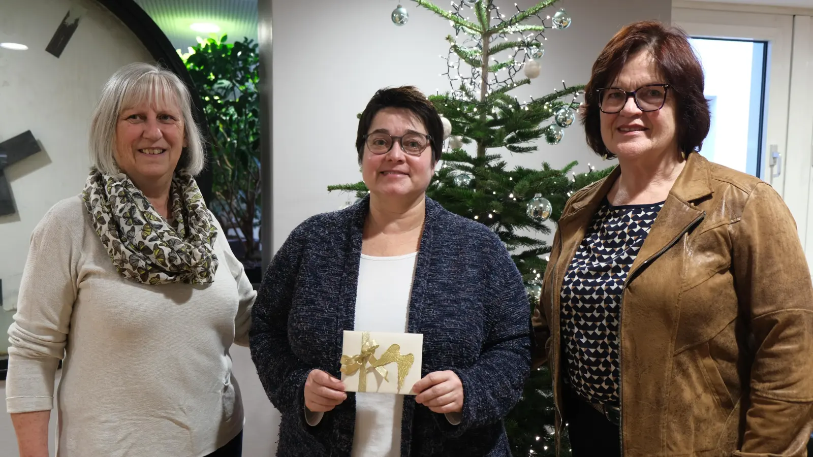 Von links: Angelika Kirner (KDFB), Jana Fickel vom Kinderpalliativteam und Sigrid Pirzer (KDFB). (Bild: Verena Uschold)