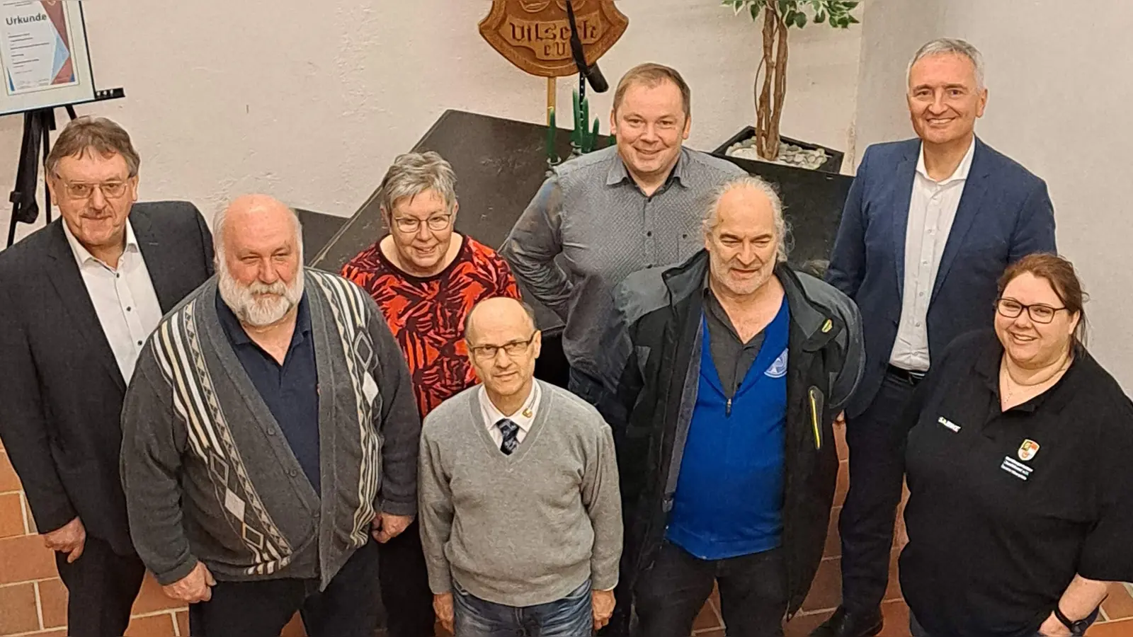 Die neue Vorstandschaft des NBMB-Kreisverbandes von links: Bürgermeister Hans-Martin Schertl, NBMB-Kreisvorsitzender Werner Stein, Schatzmeisterin Erika Weidner, stellv. Kreisvorsitzender Horst Bauer, Kassenprüfer Simon Lösch, stellv. Kreisdirigent Gerhard Böller, MdL Dr. Harald Schwartz und Schriftführerin Sabine Kredler. (Bild: Werner Schulz)