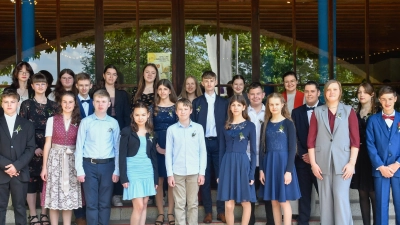 17 Jugendliche hatten in der Erlöserkirche in Amberg ihre Konfirmation. (Bild: Petra Hartl)