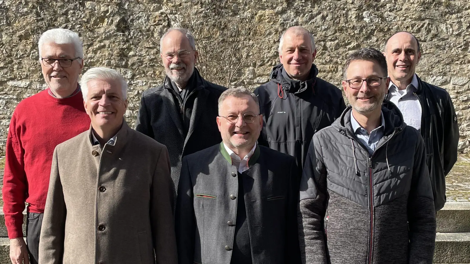 Vordere Reihe von links: Kirchenpfleger Martin Ströhl, Stadtpfarrer Markus Brunner, Jürgen Stegmann; hintere Reihe von links: Eduard Ritz, Robert Seel, Alexander Bachmann und Stephan Weiß <br> (Bild: Johannes Spindler)