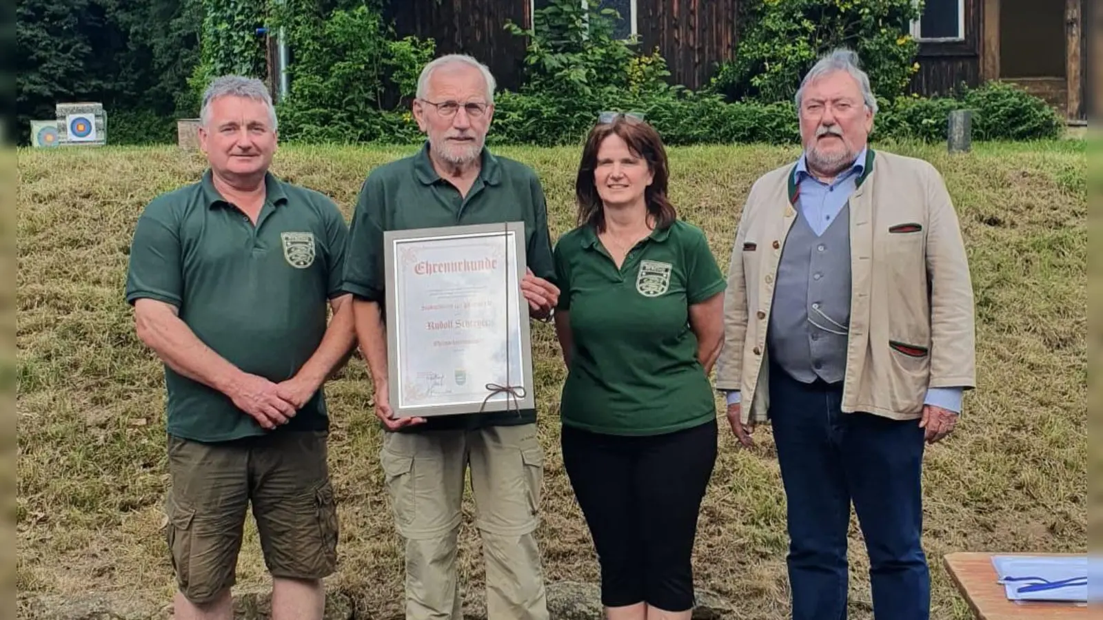  2. Schützenmeister Dietmar Maier, Ehrenschützenmeister Rudi Schreyer, 1. Schützenmeisterin Karin Ruhland und 3. Schützenmeister Hermann Gebhardt (von links).  (Bild: Karin Ruhland)