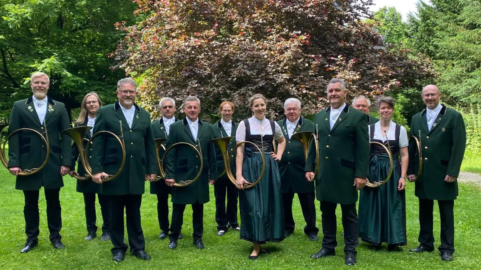 Die Oberpfälzer Parforcehornbläser um Hornmeister Hubert Bäuml (vierter von rechts).  (Bild: Markus Bäuml)