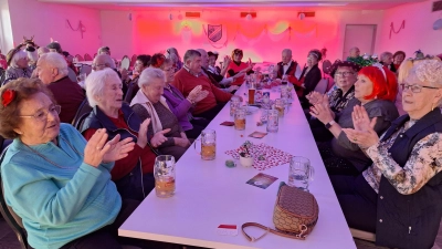 Senioren der AWO Altenstadt beim Seniorenfasching in Altenstadt/WN  (Bild: Monika Schlegl)