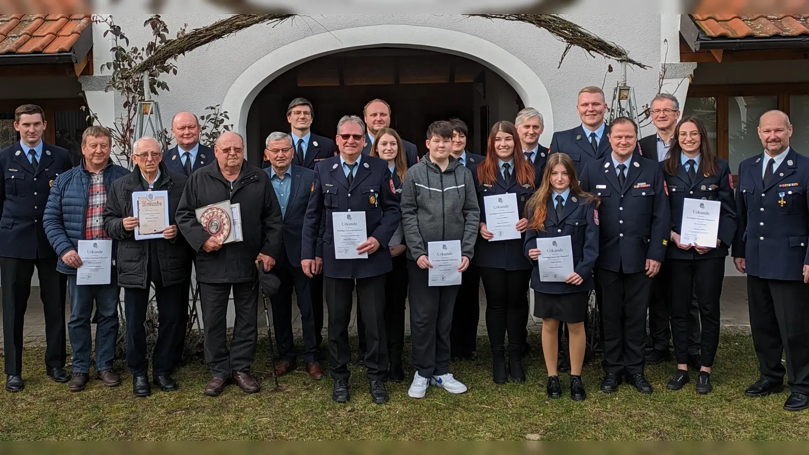 Stefan Ebensberger, Richard Fröhlich, Michael Pamler, Joachim Schießl, Rudi Pflamminger sen., Hermann Fröhlich, Sebastian Schad, Rudi Pflamminger, Patrick Miller, Bianca Meier, Fabian Herrmann, Susanne Wolters, Theresa Schießl, Reinhard Baumer, Madlen Böckl, Fabian Domaier, Stefan Sattich, Franz Grabinger, Beatrice Zenger, Peter Schießl (von links). <br> (Bild: Peter Schießl)