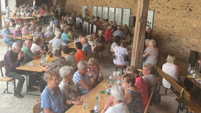 Rund 150 Gäste kamen zur jüngsten Sitzweil in den Schafferhof. (Bild: Inge Härtl/exb)