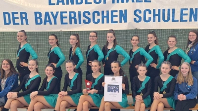 Die Urkunde für den Bayerntitel haben die Waldsassenerinnen schon. Nun geht es zur Deutschen Meisterschaft nach Frankfurt.  (Bild: Mädchenrealschule Waldsassen/exb)