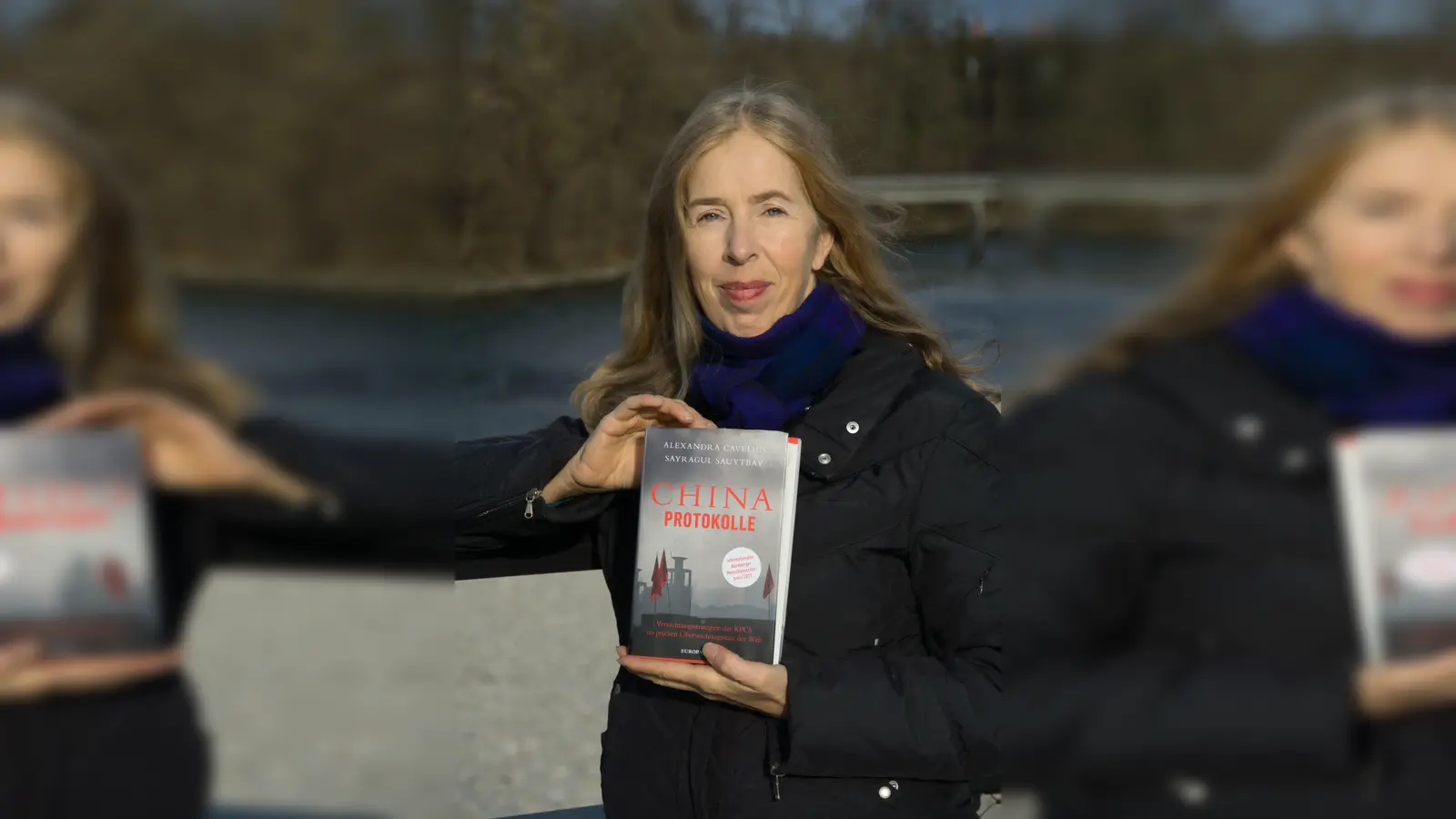 Alexandra Cavelius mit ihrem Buch (Bild: Alexandra Cavelius)