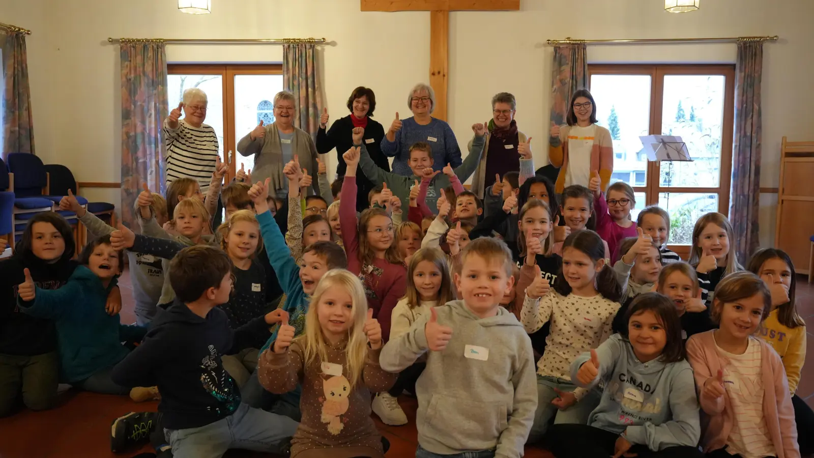 Strahlende Gesichter bei den Kindern und den Mitarbeit*innen die einen kurzweiligen und vergnüglichen Vormittag gemeinsam verbrachten (Bild: Pfarrer Andreas Kraft)