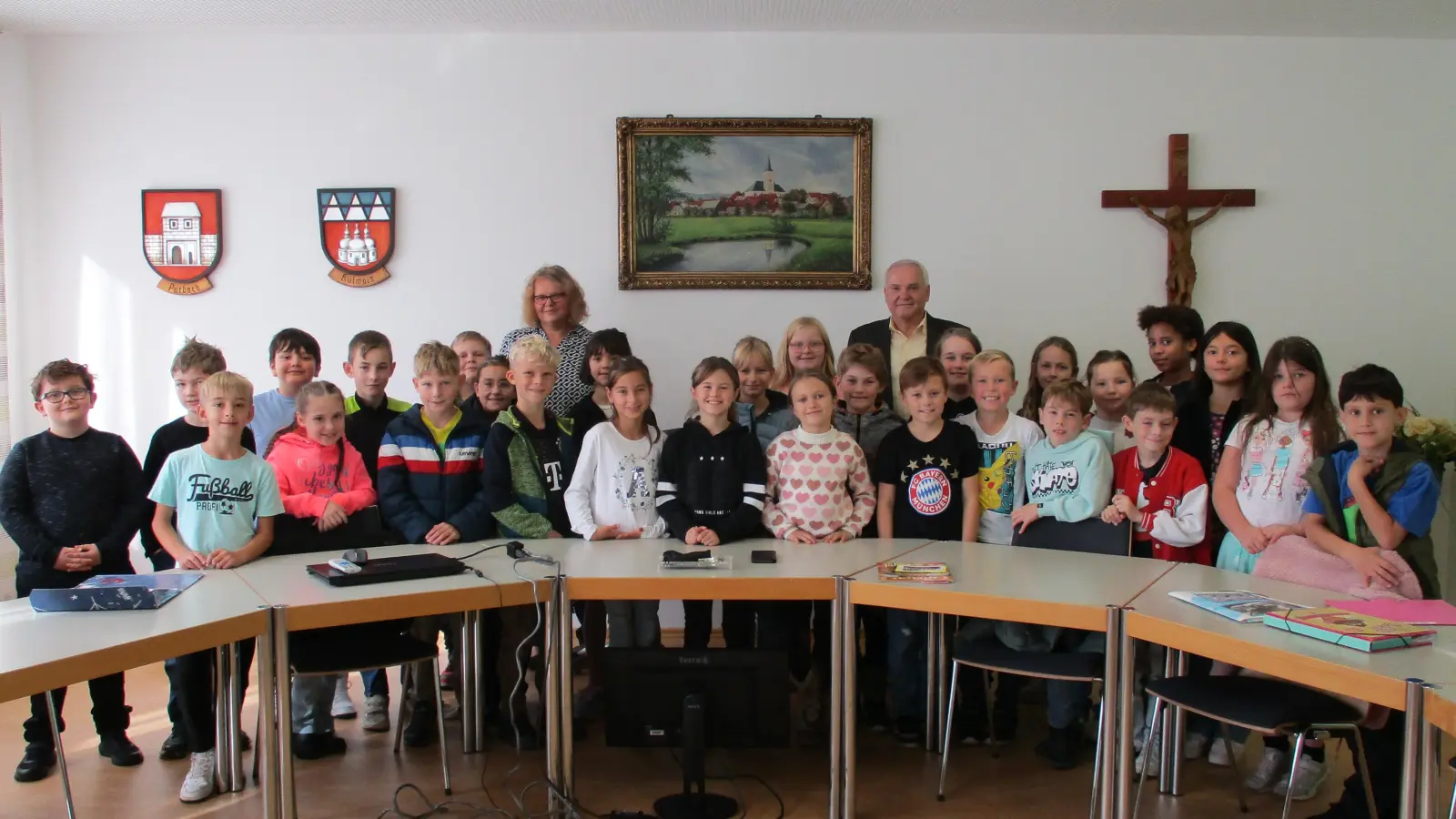 4. Grundschulklasse Kulmain mit Lehrerin Regina Birkner und Bgm. Günter Kopp. (Bild: Sven Bayer)