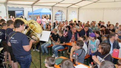 Schneidig spielten sie auf, die jungen Musikanten. Da durfte natürlich das Kultstück „Böhmischer Traum“ nicht fehlen.  (Bild: Josef Böhm)