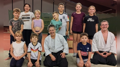 Nach dem Training wurde ein gemeinsames Gruppenbild erstellt. Im Bild in der Mitte Margret Schels und außen rechts Eugen Truderung.  (Bild: Margret Schels)