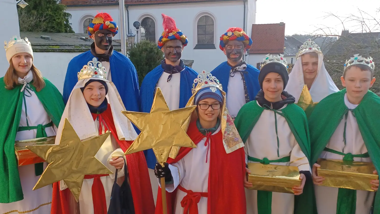 Die Sternsinger der Pfarrei Wondreb zogen am 5. Januar von Haus zu Haus. (Bild: Pfarrei Wondreb/exb)