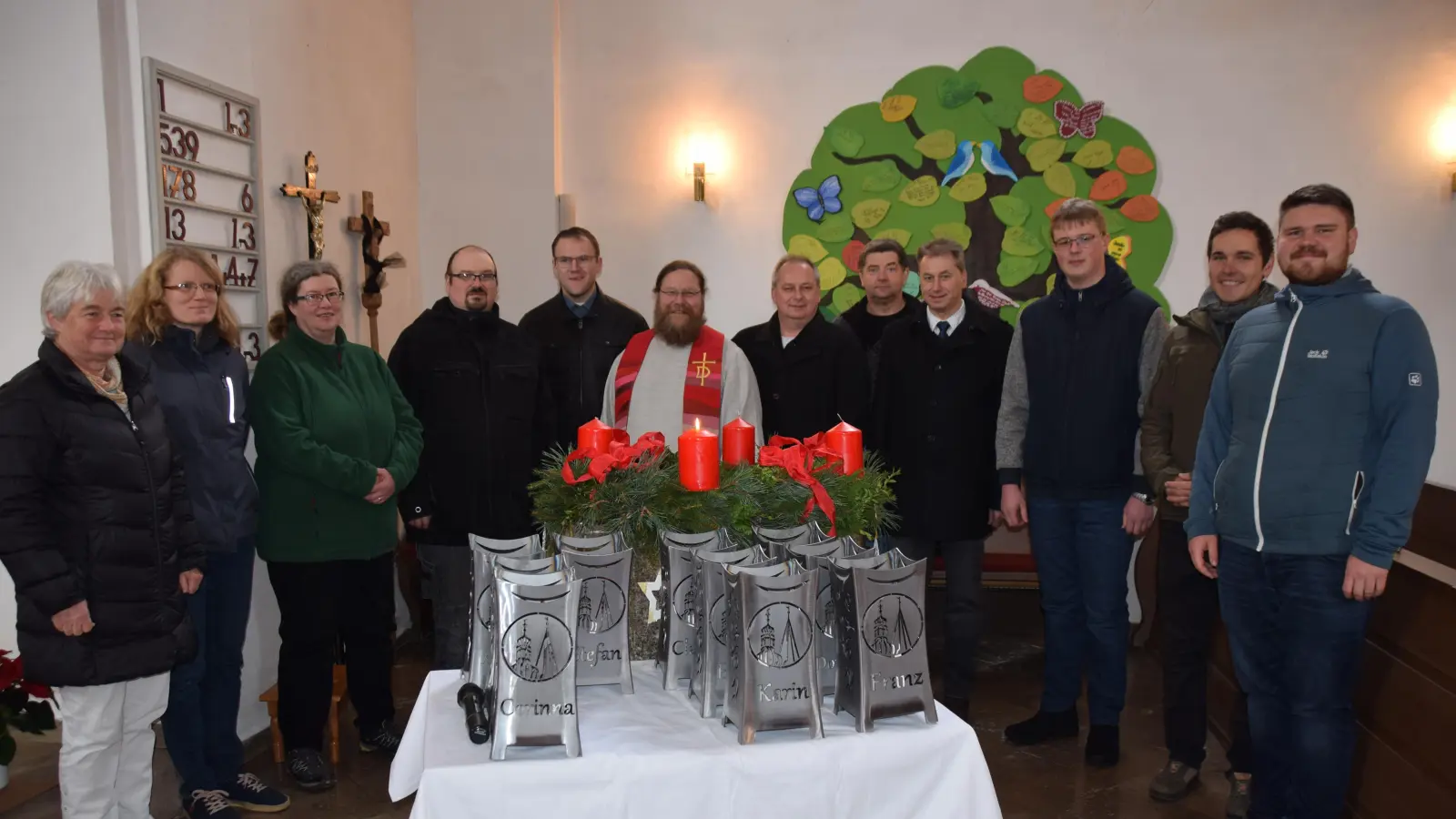 Bild von links: Anita Dehling, Nadja Stadter, Manuela Trautmann-Deinzer, Hans-Jürgen Pöllinger, Robert Wedel, Diakon Bernd Deyerl, Markus Strobel, Ernst Utz, Erich Pickelmann, Florian Rieger, Maximilian Schröck und Stefan Zahn.  (Bild: Heidi Kurz)