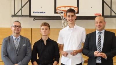 RSD Stefan Neumeier, Nico Koller (10b), Tobias Fuchs (10a), StR (RS) Felix Wasöhrl (von links).  (Bild: Andreas Zilker)