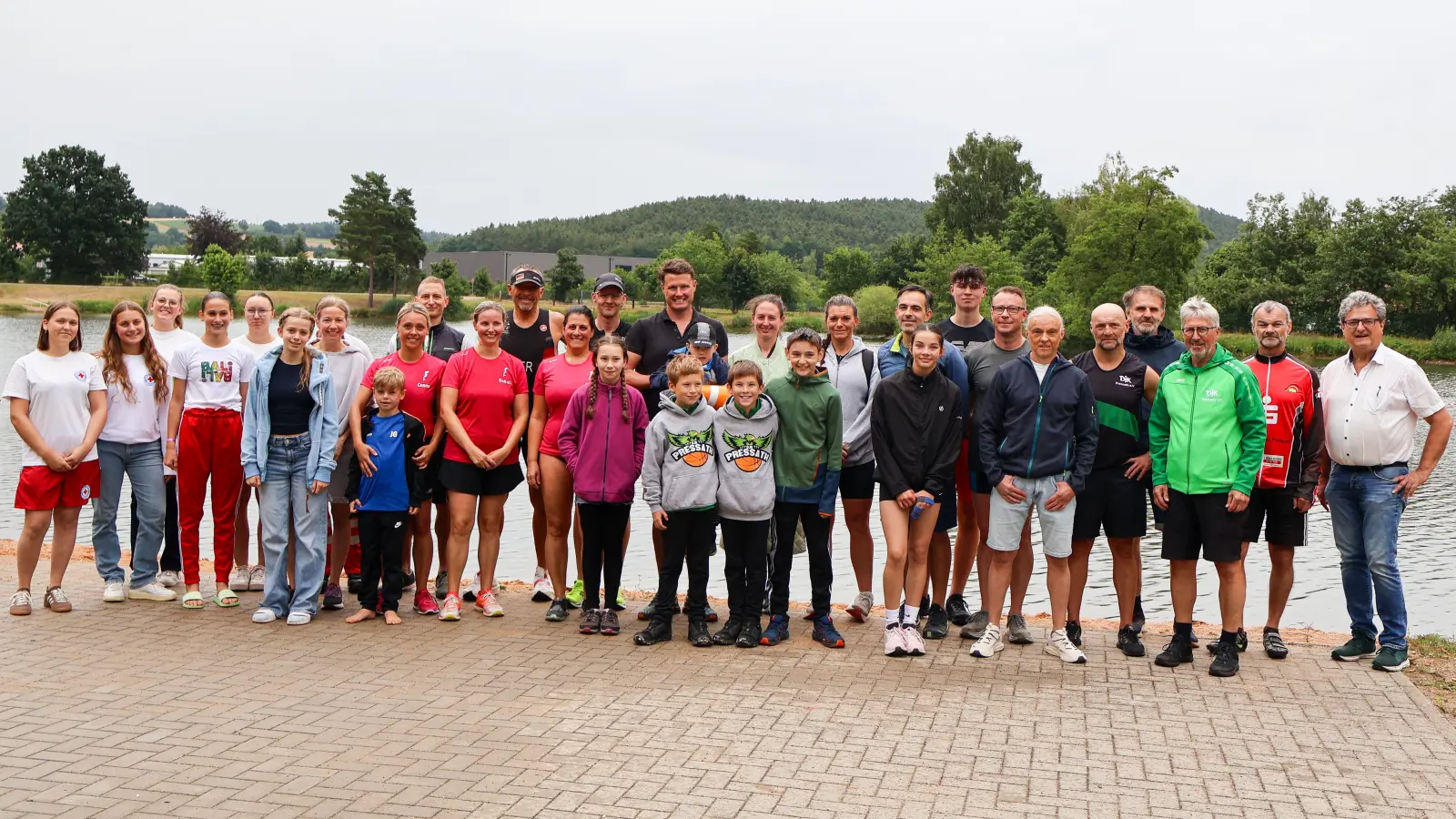 Zufriedene Gesichter bei den Teilnehmern und Helfern nach einem gelungenen Trainingstag (Bild: Michael Waldmann)