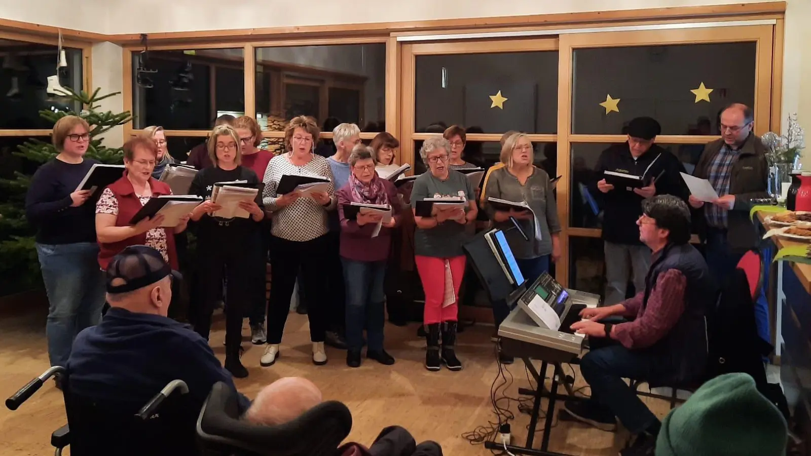 Der Sorghofer Kirchenchor sang im Haus der Pflege und Betreuung in Schlicht. (Bild: Maria Kraus )