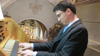 Regionalkantor Florian Schuster spielt in der Pfarrkirche St. Andreas in Altendorf ein Orgelkonzert. (Bild: Tanja Schlehuber/exb)