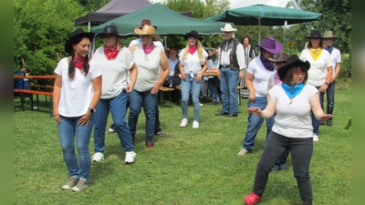 Die Line Dance Gruppe begeisterte mit ihrem Auftritt. (Bild: Anja Hofmann)