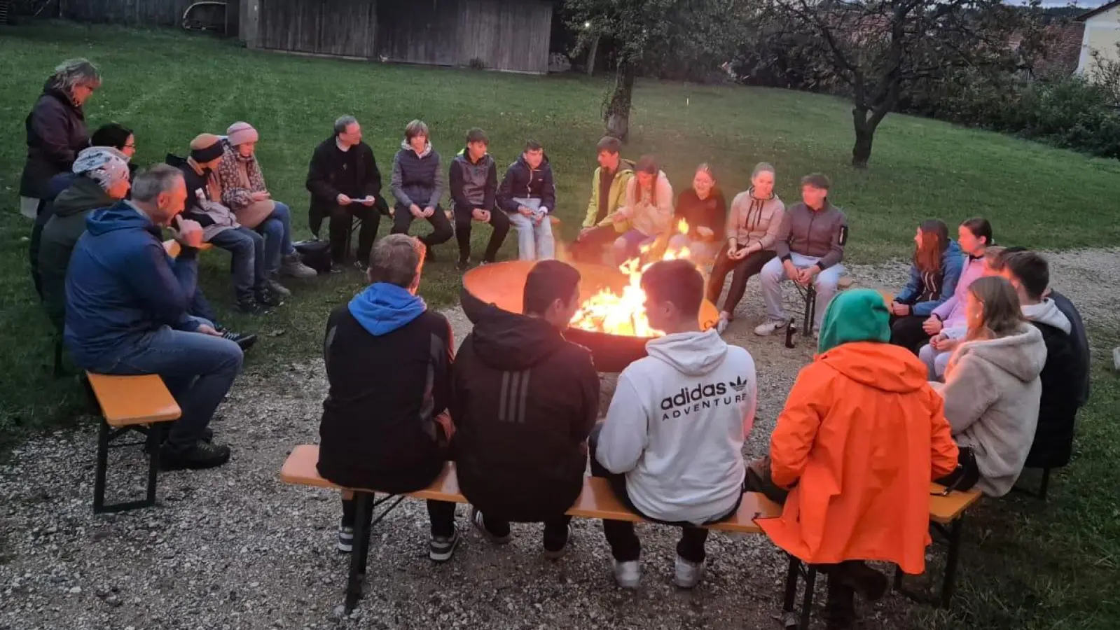 Kartoffelfeuer für Jugendliche. (Bild: Birgit Stauber )