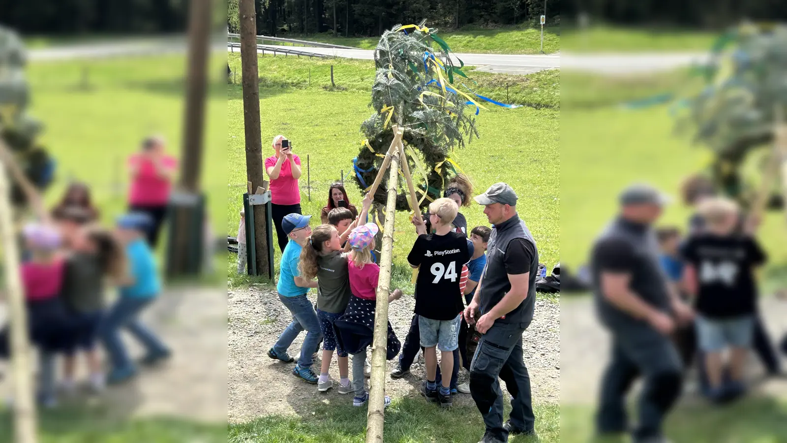 Der OWV Georgenberg stellt mit Kindern einen extra Maibaum auf. (Bild: Sven Thalhauser/exb)