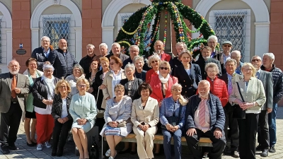 60 Jahre nach ihrer Erstkommunion feierten 50 Männer und Frauen Jubelkommunion. (Bild: Johannes Meister)