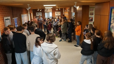 Schüler beim Vortrag (Bild: Brigitte Pfennig)