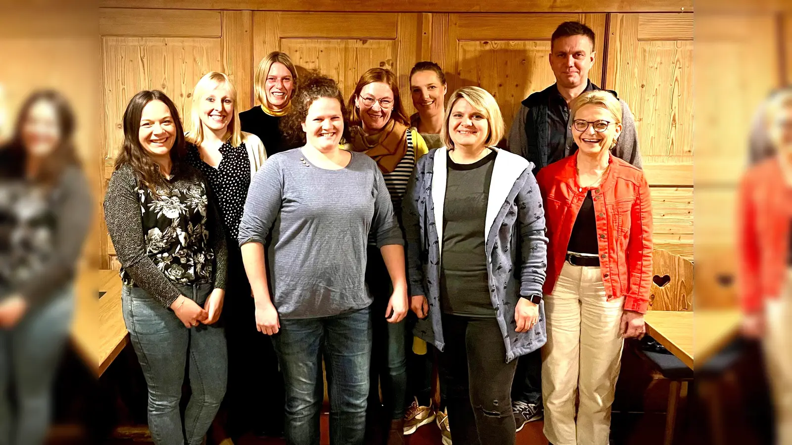 Der neue Vorstand des Kita-Fördervereins Speinshart mit Vorsitzender Daniela Höllerl (Vierte von links), Kita-Leiterin Waltraud Wagner und 2. Bürgermeister Roland Hörl (rechts).  (Bild: do)