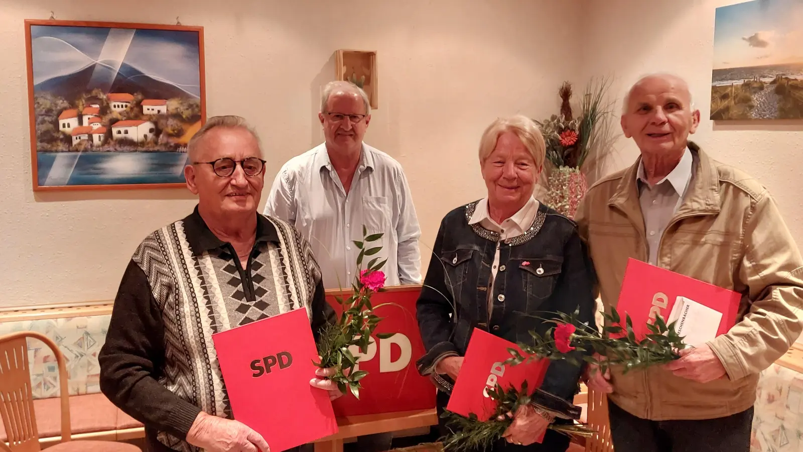 Die Geehrten der SPD Windischeschenbach. Von links: Georg Schieder, Vorsitzender Kurt Giehl, Petra Böhm und Heinz Helgert. <br><br> (Bild: Manfred Haberzeth)