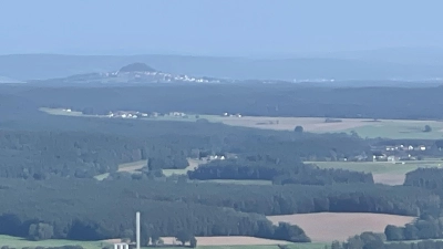 Blick vom Rauhen Kulm zum Parkstein<br> (Bild: Alfred Ebert)