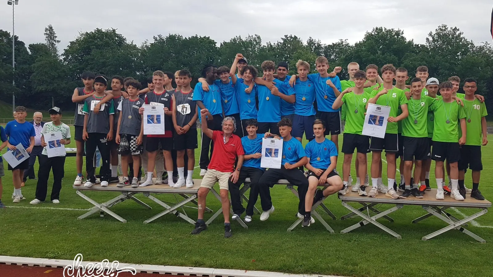 Absolut erfolgreich war die ältere Jungenmannschaft WK J III/2 (grünes Trikot), die einen hervorragenden 2. Platz erreicht hat und somit zum Finale des Bodenseeschulcups fahren darf.  (Bild: Jürgen Dietl)