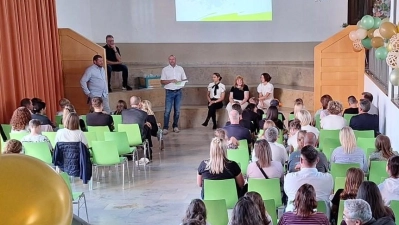 Die Wirtschaftsschule begrüßte ihre zukünftigen Schülerinnen und Schüler herzlich. (Bild: Elke Spitaler)