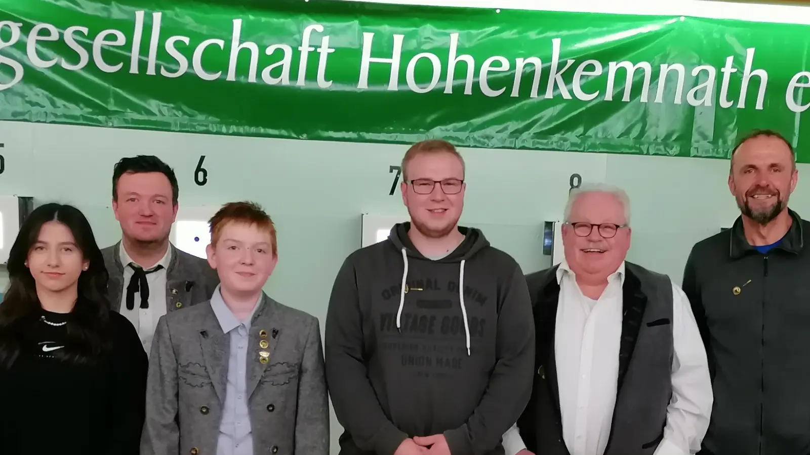 Ihre neuen Vereinsmeister ehrte die Schützengesellschaft aus Hohenkemnath (von links): Amelie Schmerbauch, Schützenmeister und Vereinsmeister Johannes Wenkmann, Johannes Lautenschlager, Manuel Nitzbon, Zweiter Schützenmeister Josef Hirsch und Reinhold Schlosser. (Bild: snn)