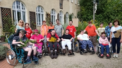 Die Bewohner von Haus St. Gertrud besuchen die Umweltstation in Waldsassen. (Bild: Susanne Ziegert)