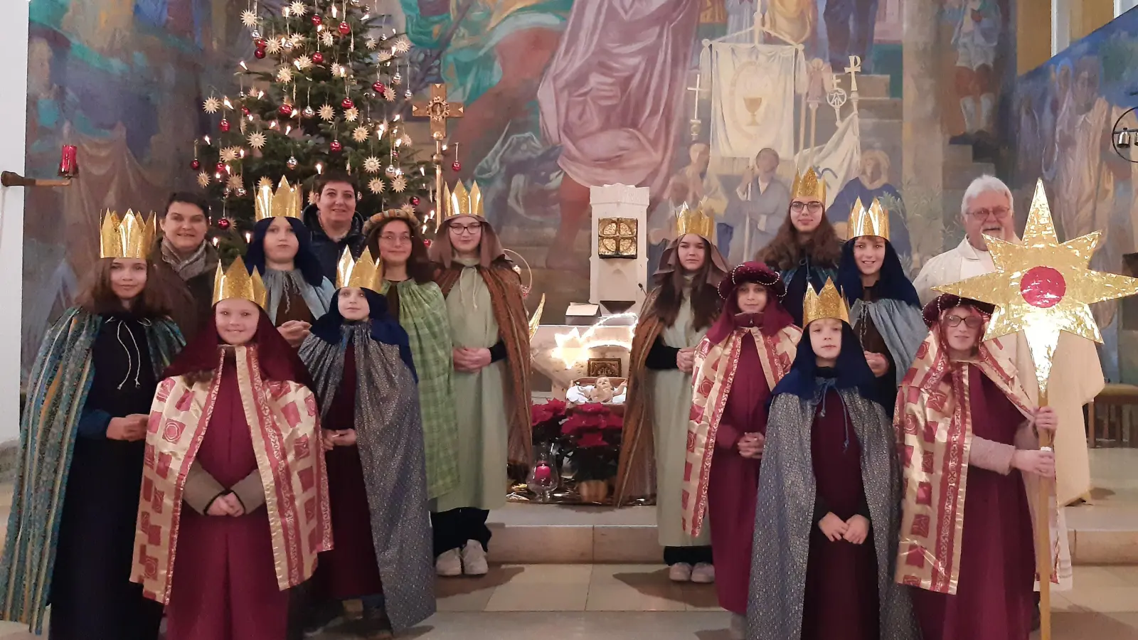 Die Sternsinger Oberwildenau 2024. Für ihren Besuch war eine Anmeldung notwendig.  (Bild: Silvia Ippisch /exb)