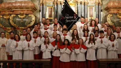 Ehrungen, Verabschiedungen und Neuaufnahmen standen bei der Schar der Ministranten in St. Georg Amberg an. (Bild: Pfarrei St. Georg/exb)