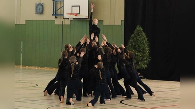 Die Tänzerinnen des Elly-Heuss-Gymnasiums Weiden sind beim Landesfinale in Bayreuth erfolgreich. (Bild: Jürgen Schott/exb)