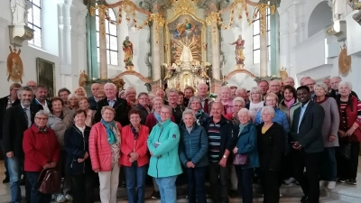 Alle Mitfahrer haben im Altarraum Platz. (Bild: Elisabeth Kraus )