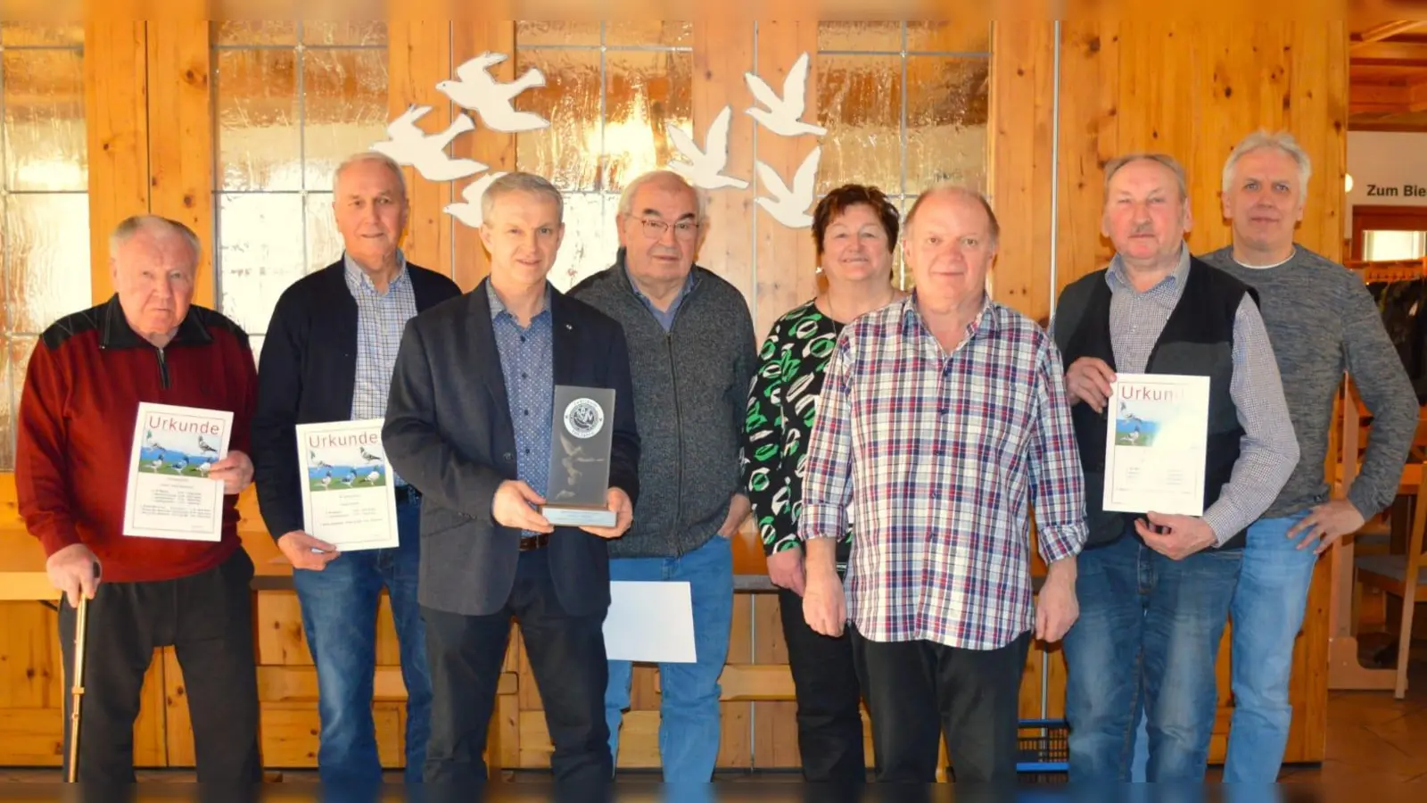 Von links: Georg sen. Eichenseer, Walter Schlenk, Georg jun. Eichenseer, Werner Troidl, Erna Niedermeier, Helmut Scharl, Michael Niedermeier und Richard Dötterl. (Bild: Georg Eichenseer)