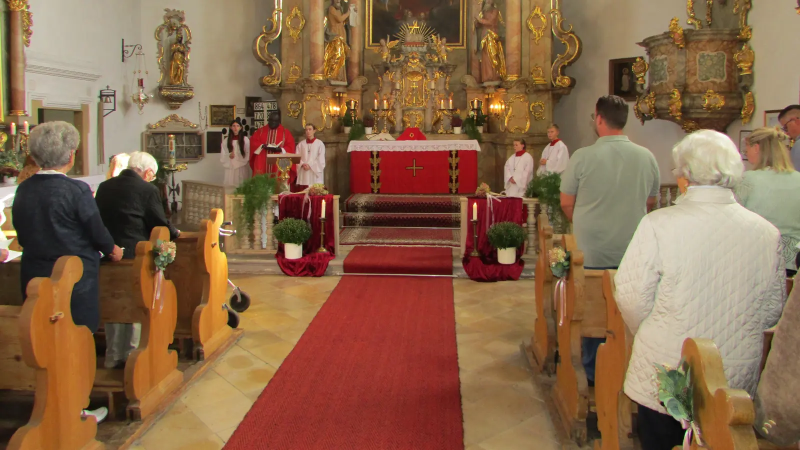 Pfarrvikar Robert Amandu feierte die Messe zum Patrozinium des heiligen Mauritius.  (Bild: Eva Seifried)