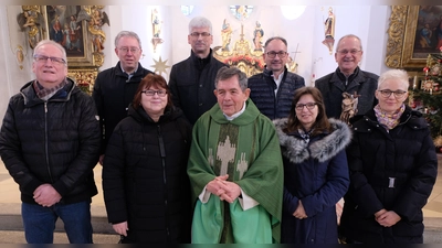 Sie tragen Verantwortung in der neuen Kirchenverwaltung: Bild von links: Markus Wall, Harald Bäumler, Angelika Sellmeyer, Karl Kraus, Pfarrer Max Früchtl, Stefan Sailer, Elisabeth Lehner, Josef Rosner und Stefanie Hacker. (Bild: Fred Lehner)