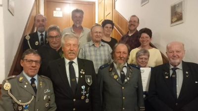 Ulrich Knoch, Joseph Meindl, Franz Gebhard, Gerhard Forster, Roland Illmer, Josef Birner, Corinna Windschüttl, Siegfried Beck, Klaus Baumgärtner, Margit Reichl, Hannelore Fleischmann und Hans-Werner Habel (von links). (Bild: Hans-Werner Habel)