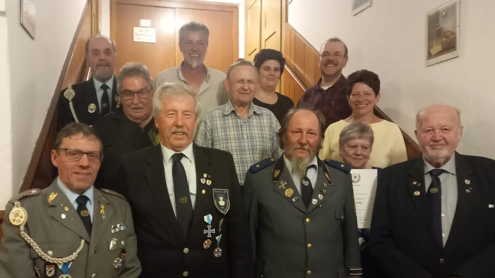 Ulrich Knoch, Joseph Meindl, Franz Gebhard, Gerhard Forster, Roland Illmer, Josef Birner, Corinna Windschüttl, Siegfried Beck, Klaus Baumgärtner, Margit Reichl, Hannelore Fleischmann und Hans-Werner Habel (von links). (Bild: Hans-Werner Habel)