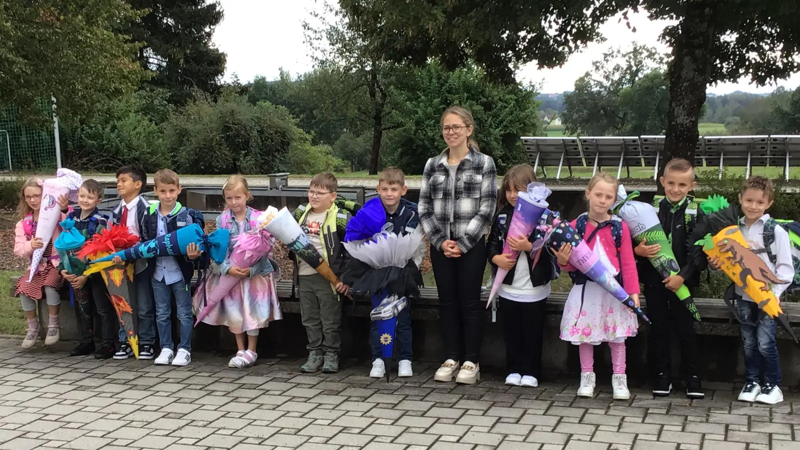 Die Erstklässler an der Thomas-Aquinus-Rott-Grundschule Winklarn-Thanstein. (Bild: Bettina Röhrl)